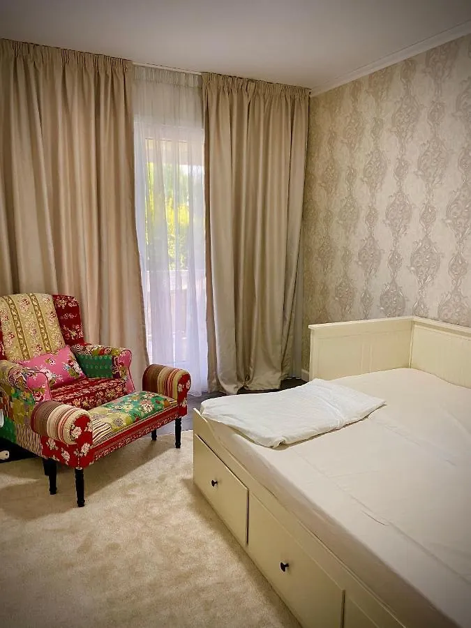 Forever Friday Apartment Cosmopolis Cretuleasca 0*,