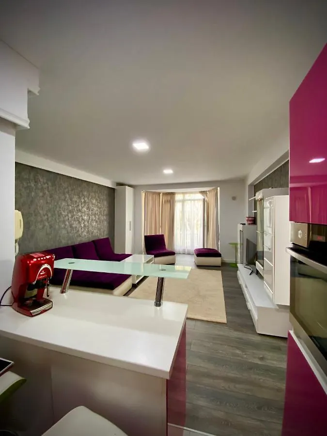 Forever Friday Apartment Cosmopolis Cretuleasca