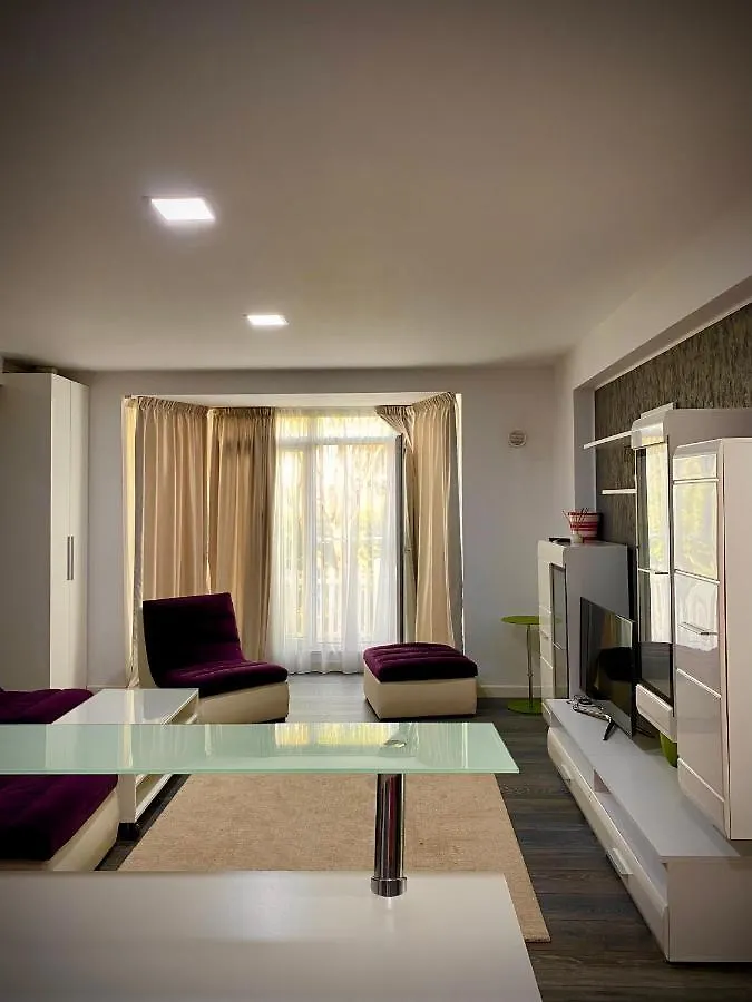 Forever Friday Apartment Cosmopolis Cretuleasca