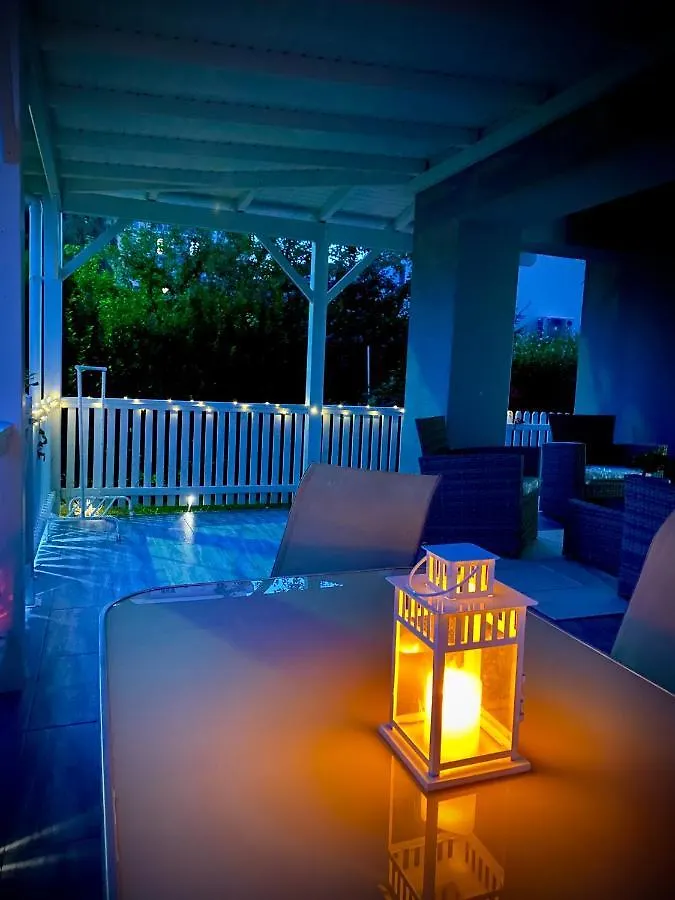 Forever Friday Apartment Cosmopolis Cretuleasca